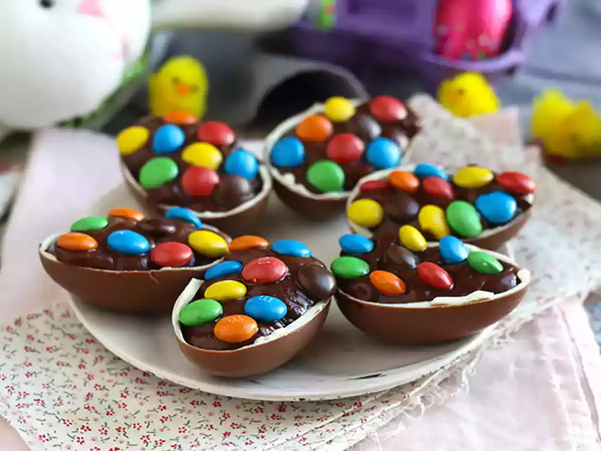 Huevos de Pascua rellenos de crema de chocolate y M&M's - foto 3