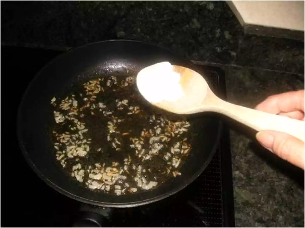 HUEVOS DUROS EN SALSA - foto 3