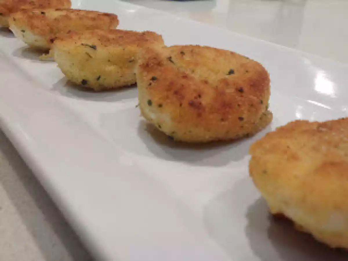 HUEVOS EMPANADOS RELLENOS DE ATUN Y GAMBAS (THERMOMIX)