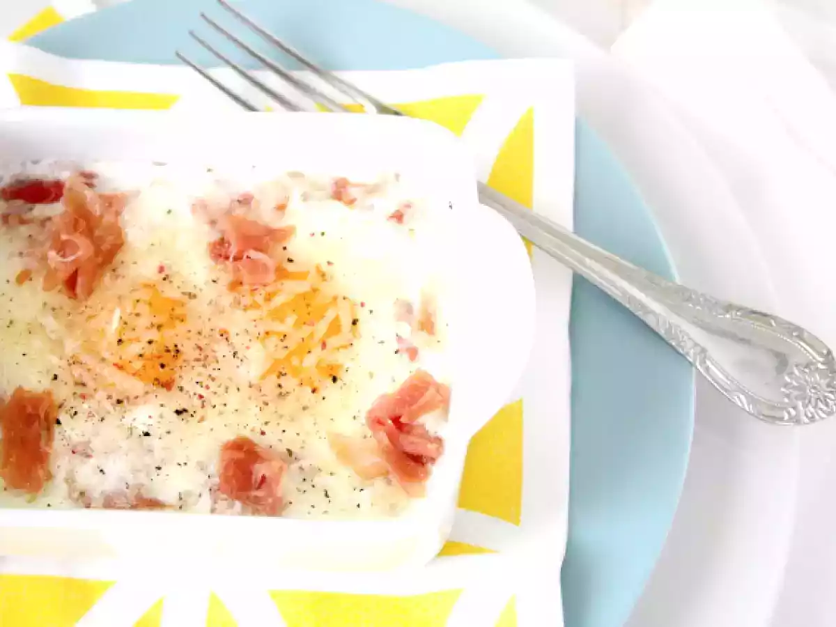 Huevos en cocotte con parmesano y jamón