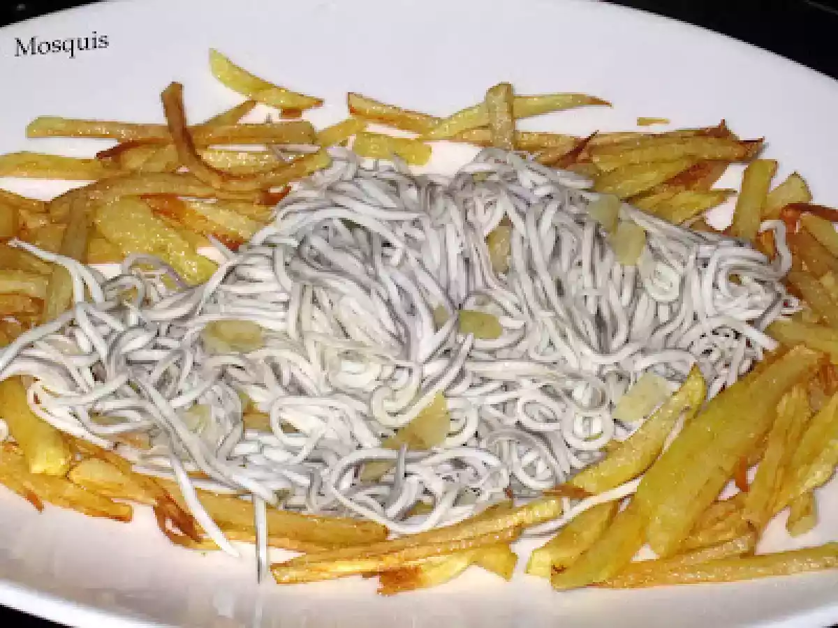 Huevos estrellados en nido de patatas y gulas - foto 3