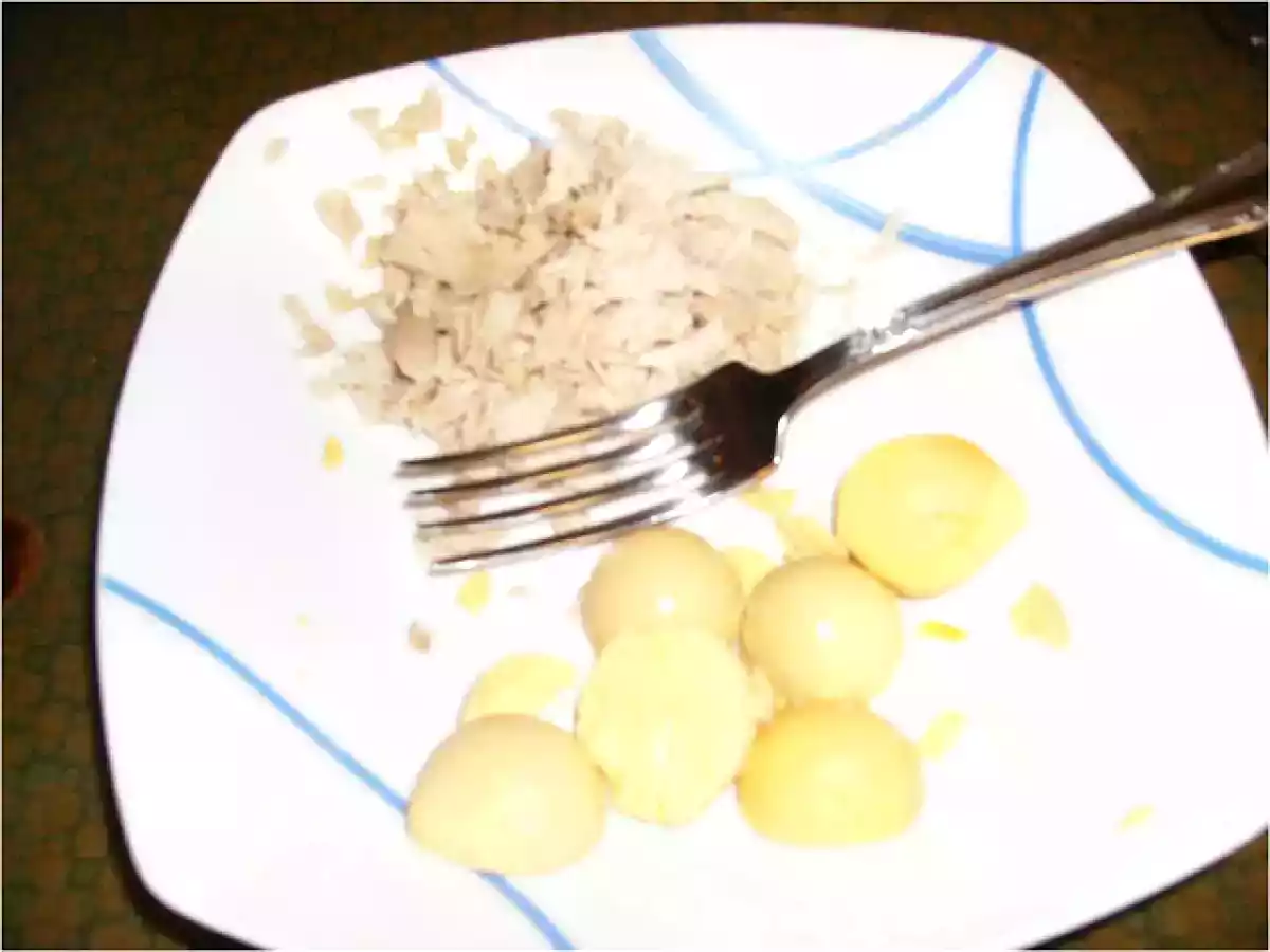 HUEVOS RELLENOS CON BONITO EN ESCABECHE - foto 2