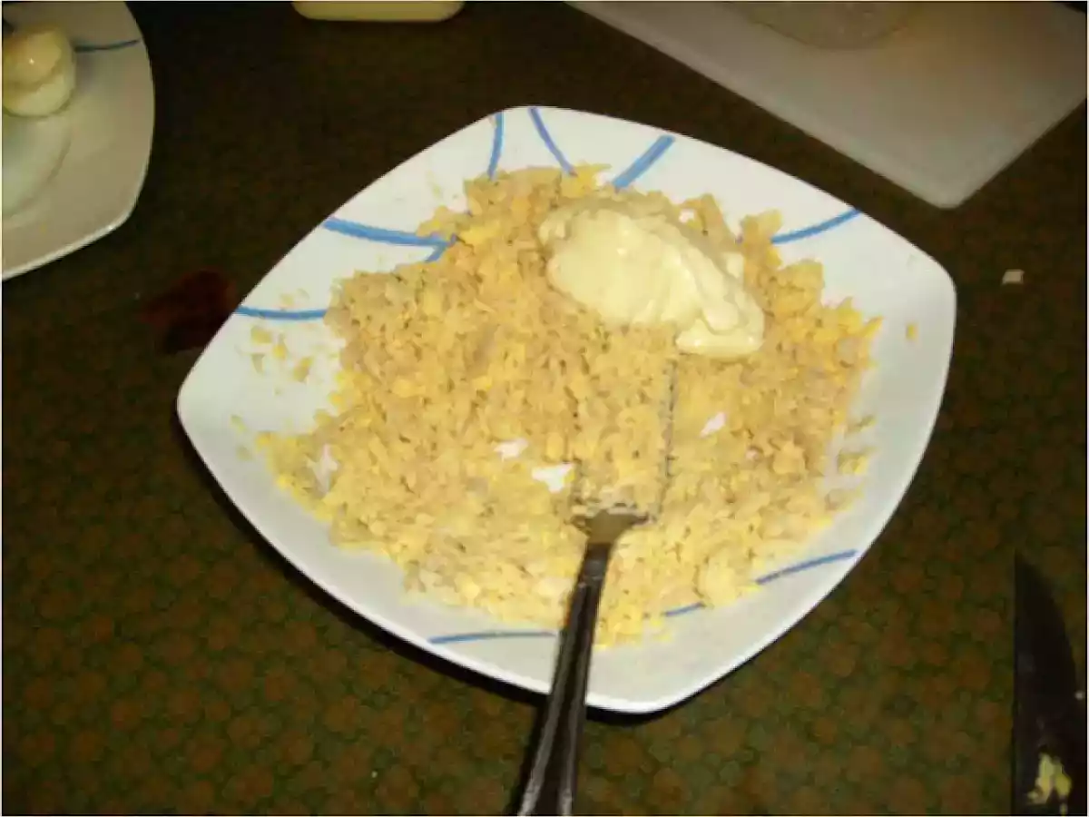 HUEVOS RELLENOS CON BONITO EN ESCABECHE - foto 3