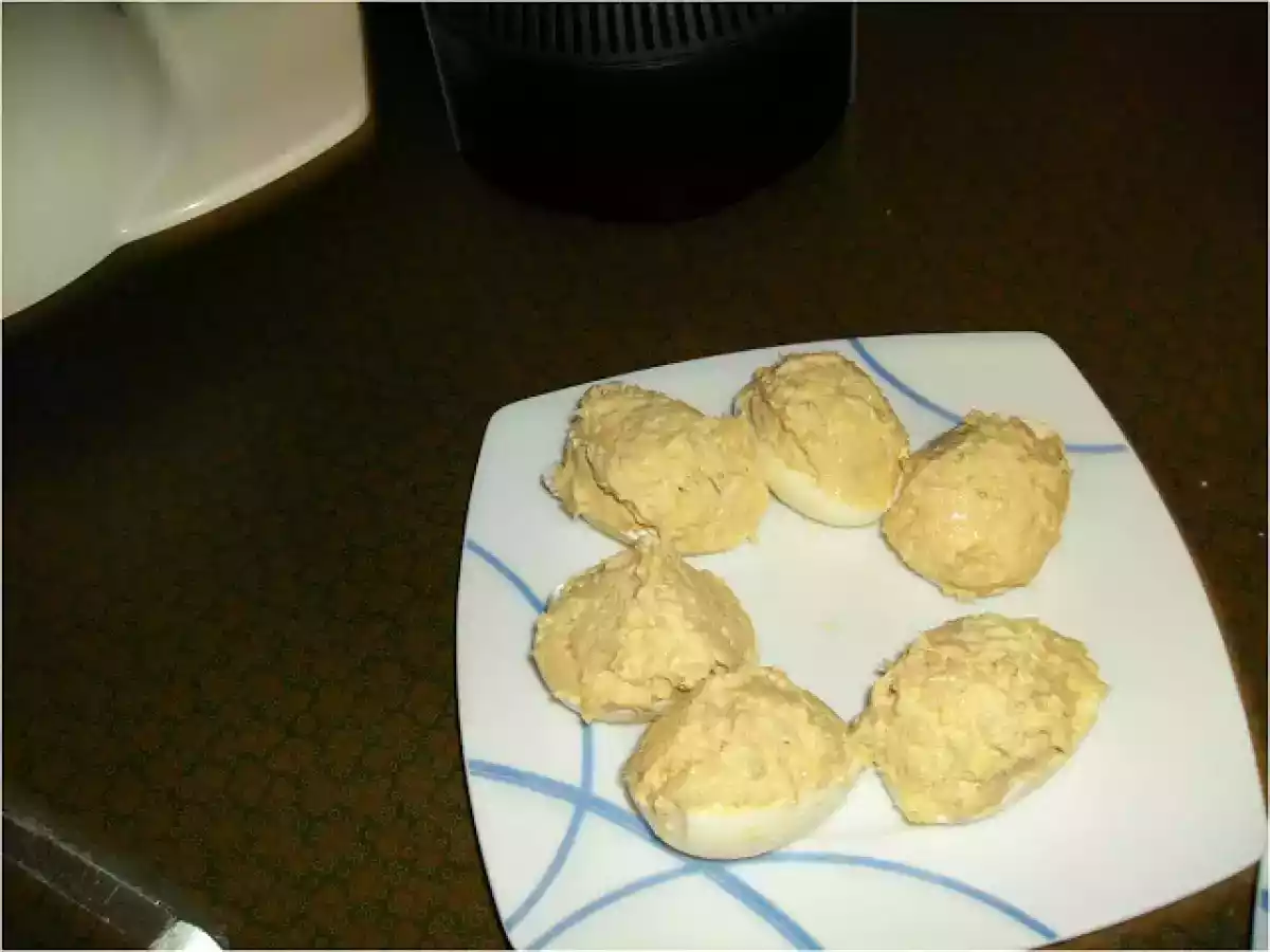 HUEVOS RELLENOS CON BONITO EN ESCABECHE - foto 4