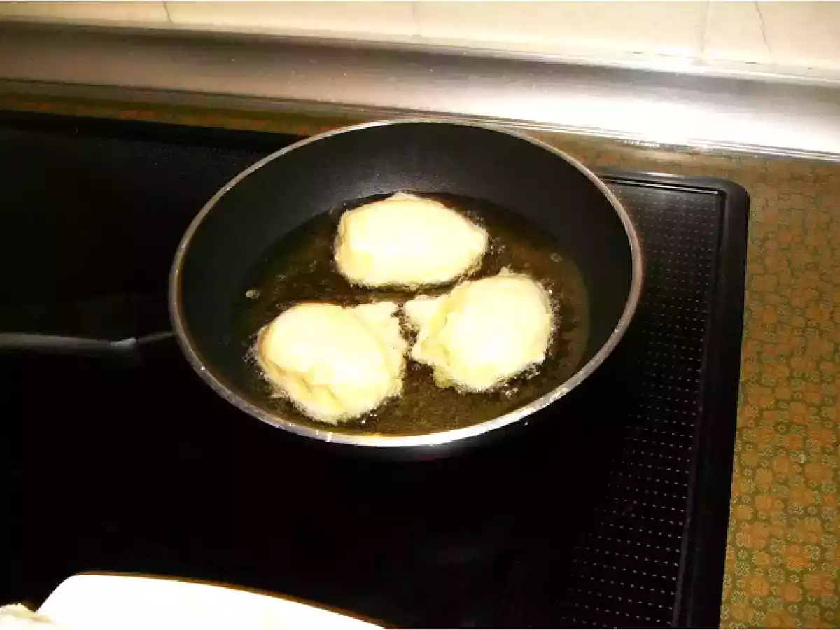 HUEVOS RELLENOS CON BONITO EN ESCABECHE - foto 6