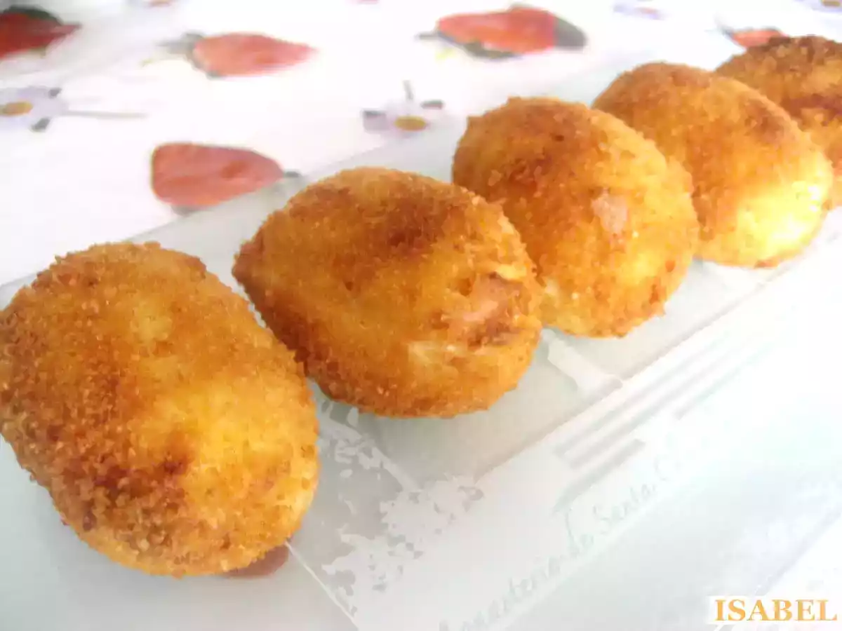 Huevos rellenos crujientes