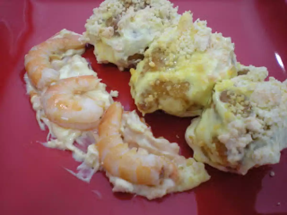 Huevos rellenos de atún y gambas