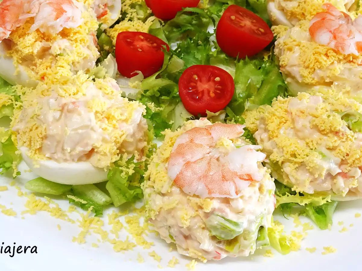 Huevos rellenos de marisco y salsa rosa - foto 3