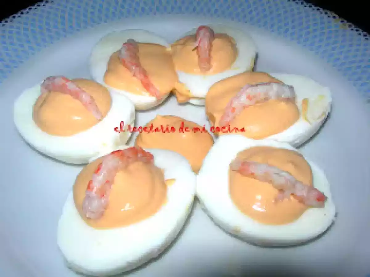 HUEVOS RELLENOS DE PATE DE CABRACHO Y GAMBAS - foto 2