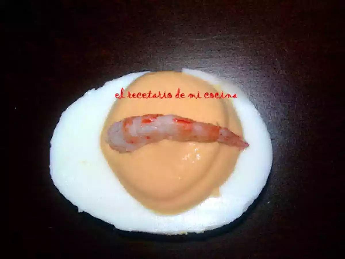 HUEVOS RELLENOS DE PATE DE CABRACHO Y GAMBAS - foto 4