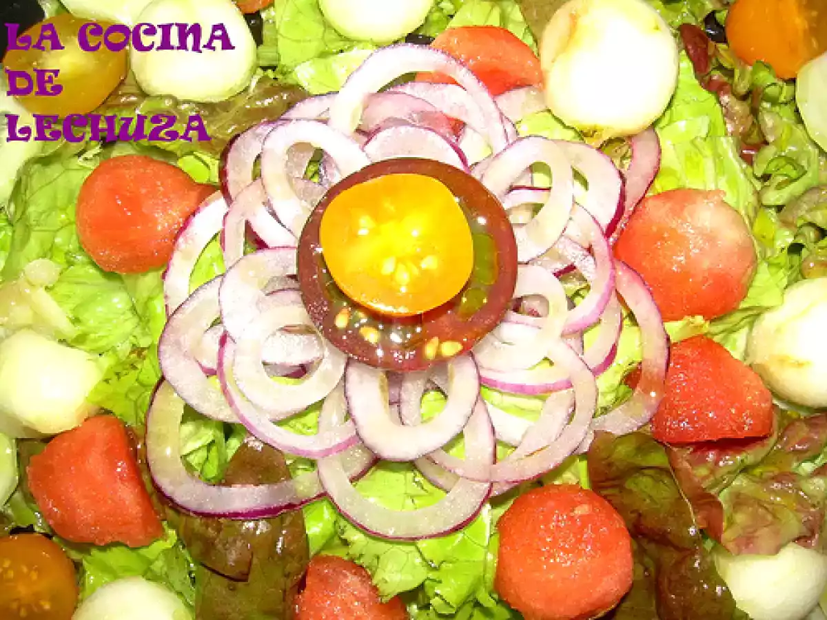 Huevos rellenos rebozados y una rica ensalada - foto 2