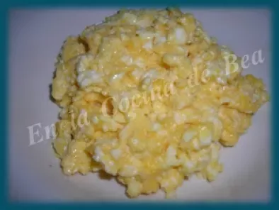 Huevos revueltos con queso - Receta Petitchef