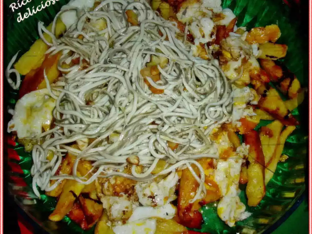 HUEVOS ROTOS CON GULAS - foto 2
