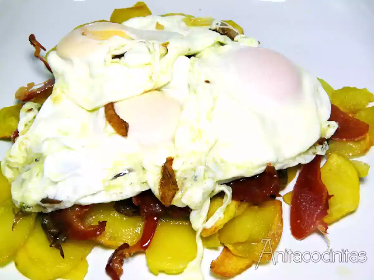Huevos rotos con jamón y cebolla caramelizada - foto 2