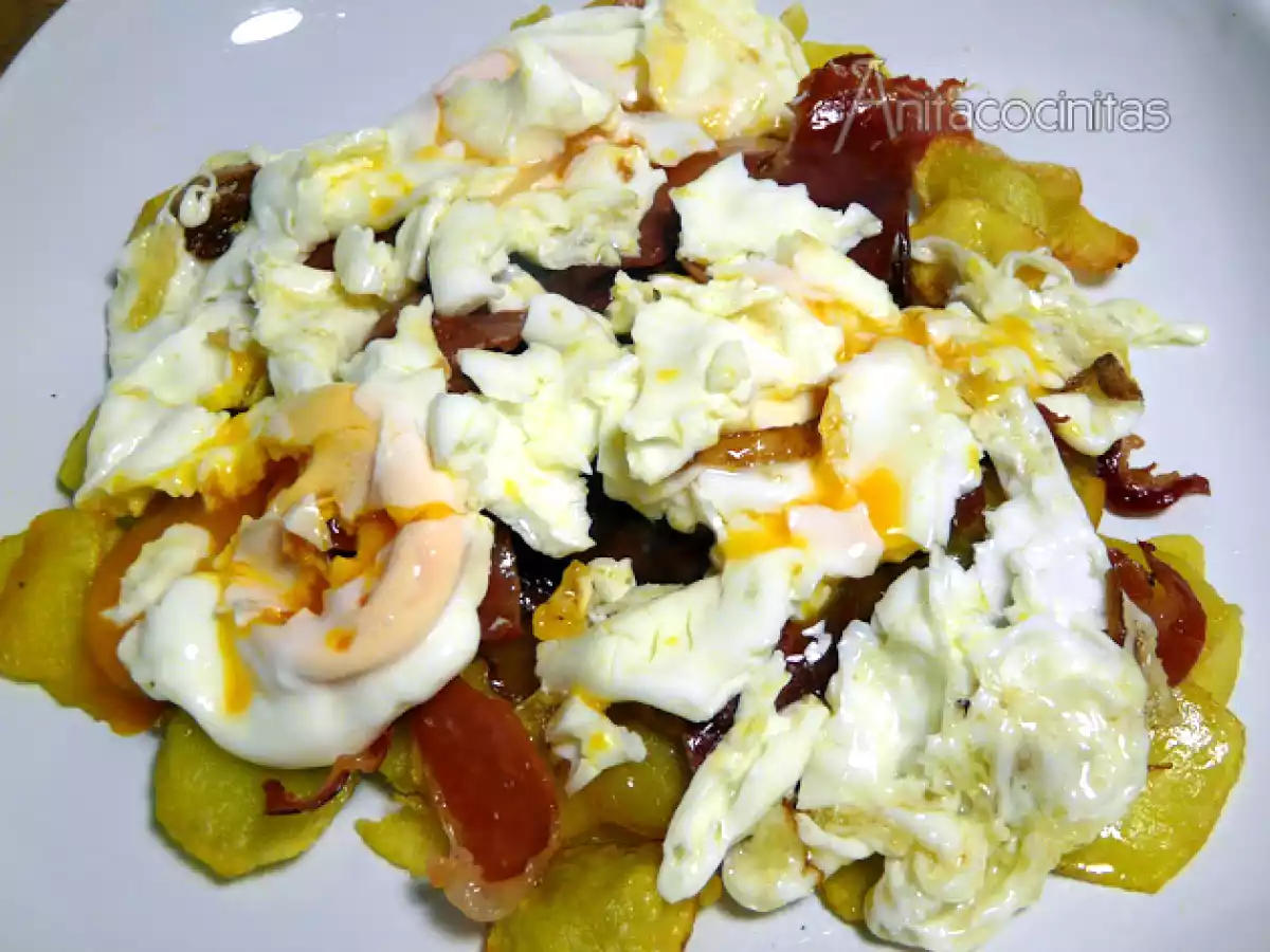 Huevos rotos con jamón y cebolla caramelizada - foto 3