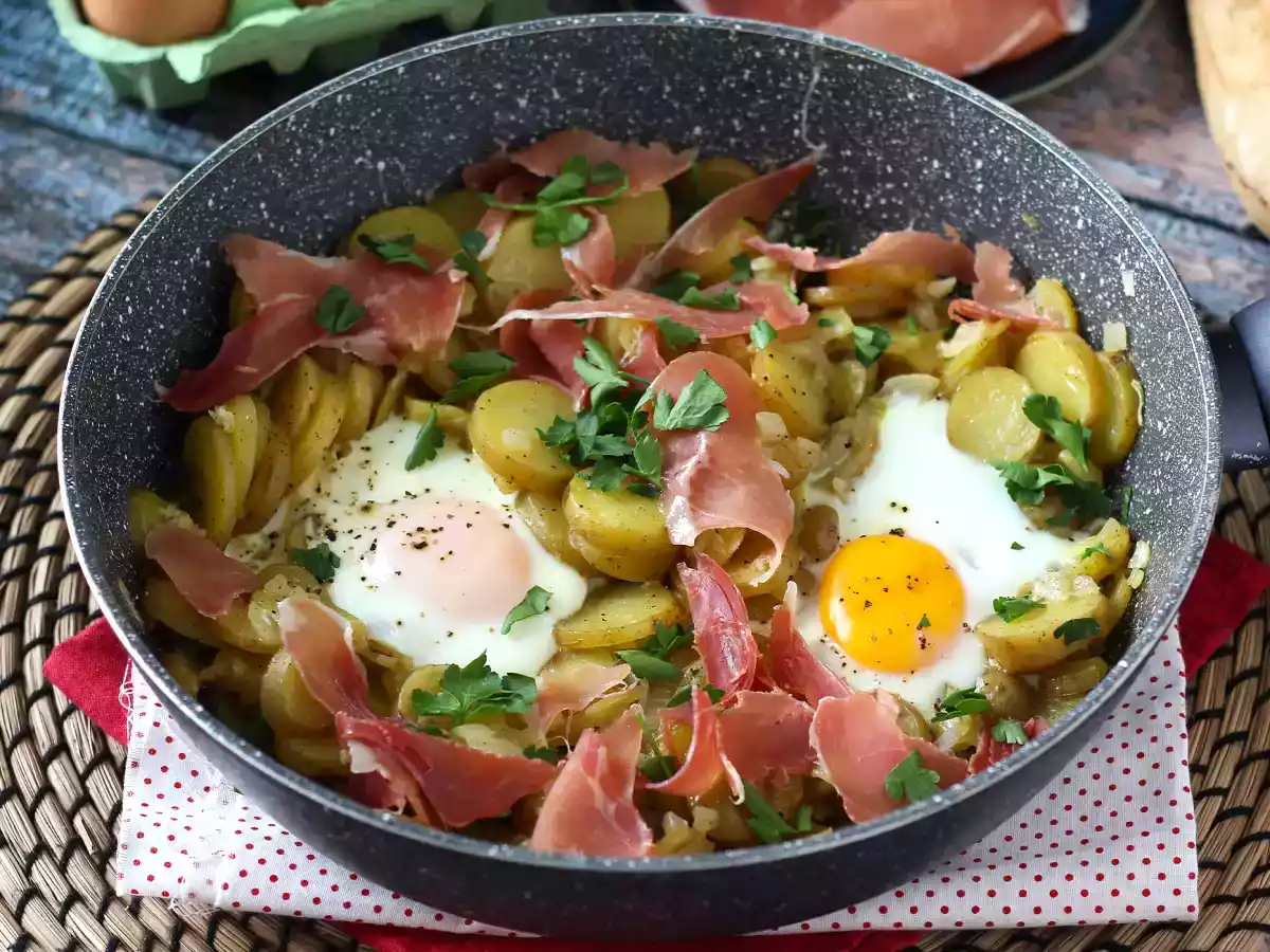 Huevos rotos, la receta tradicional ahora con menos calorías - foto 3