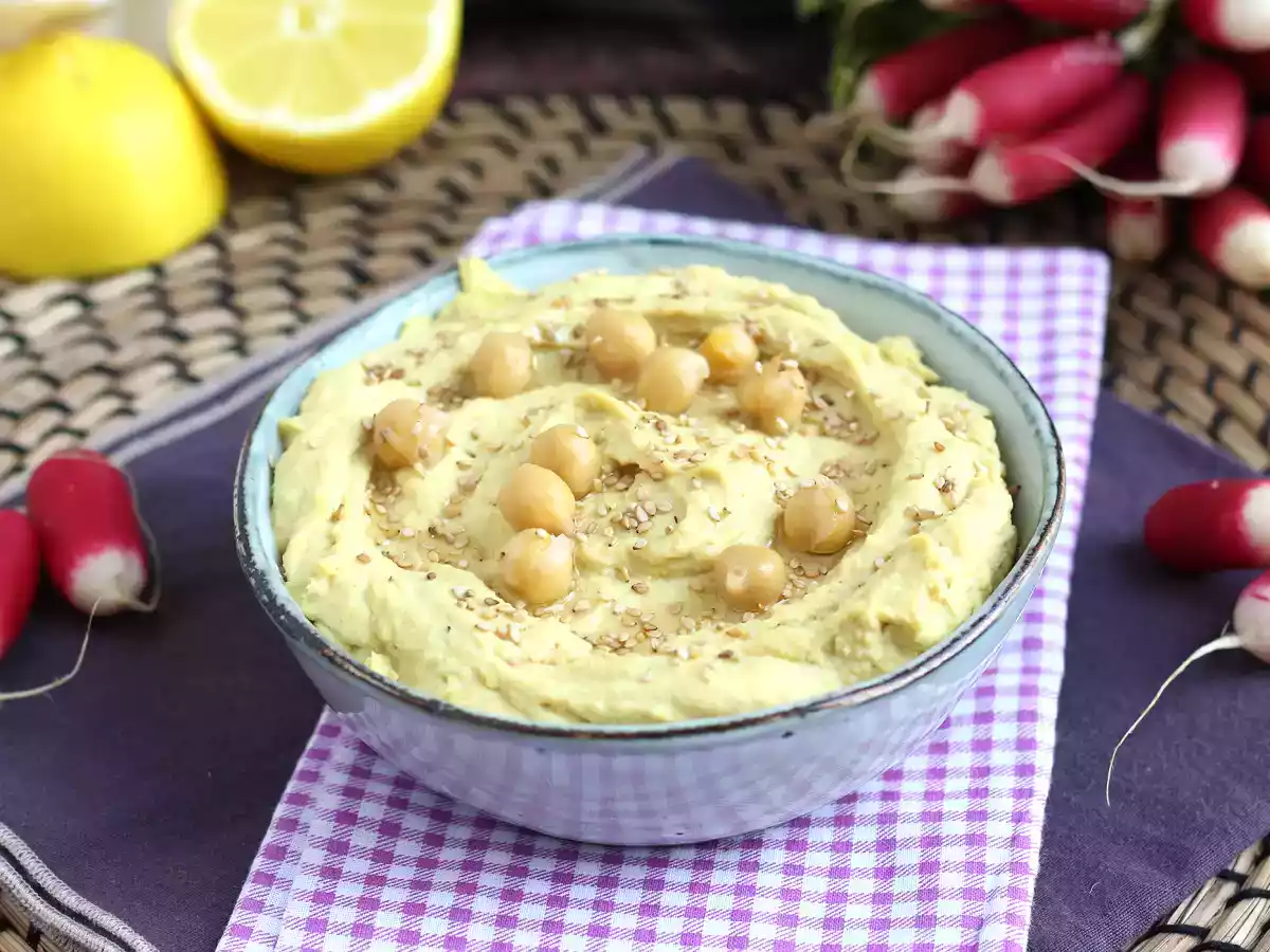 Hummus con limón encurtido
