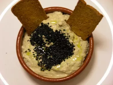 Hummus con sésamo negro