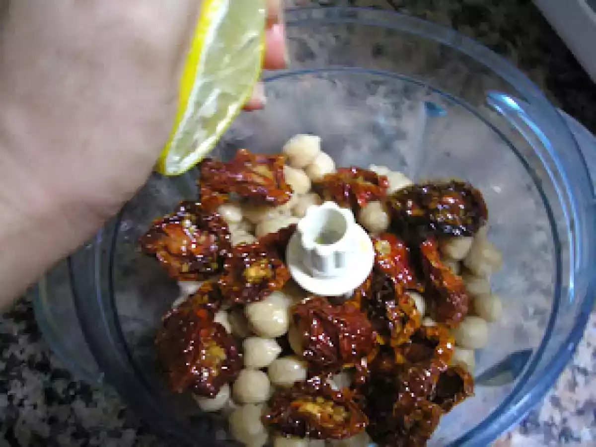 HUMMUS CON TOMATES SECOS