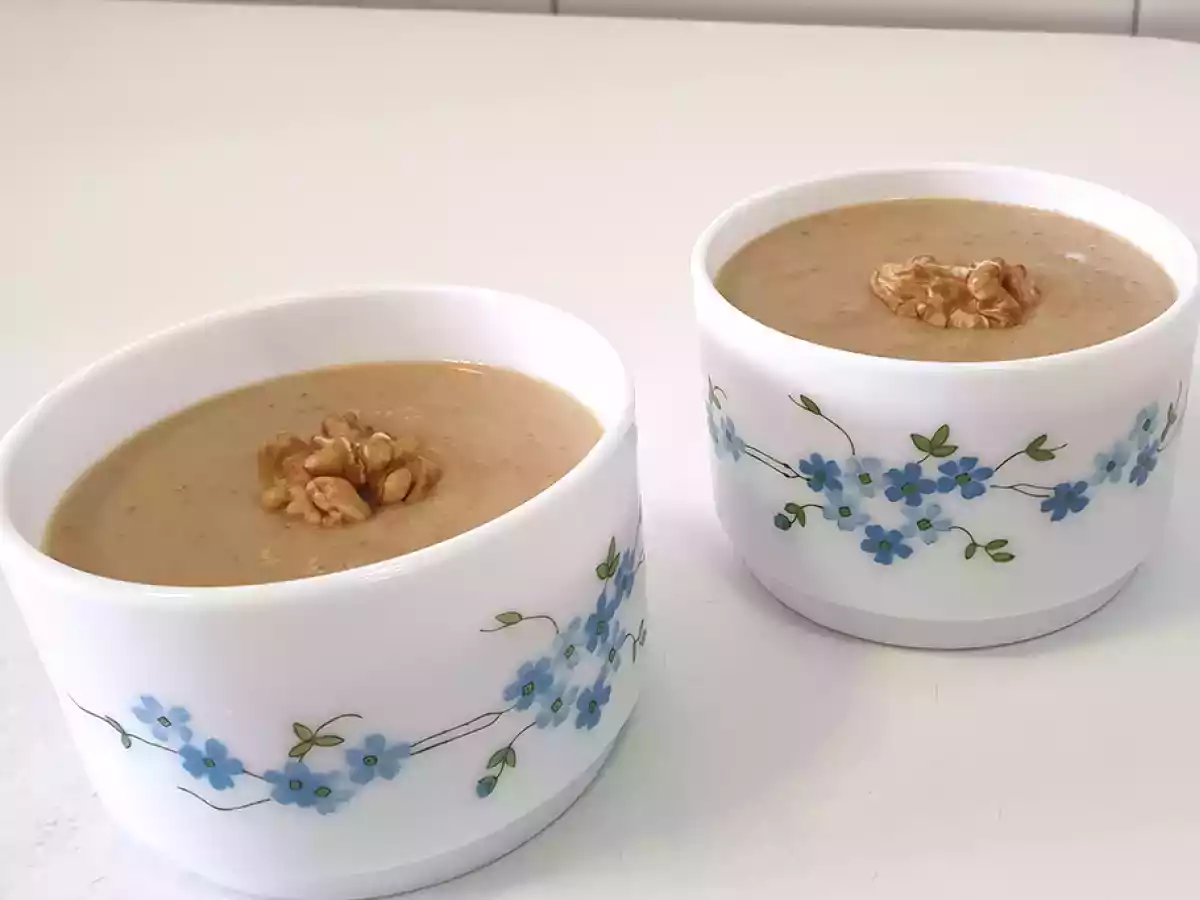 Intxaursalsa, postre típico vasco