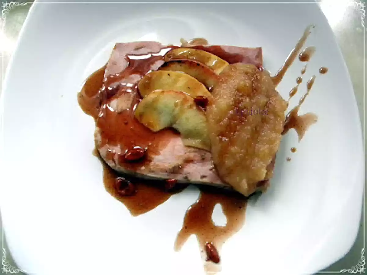 Jamón asado con puré de manzanas y reducción de Oporto