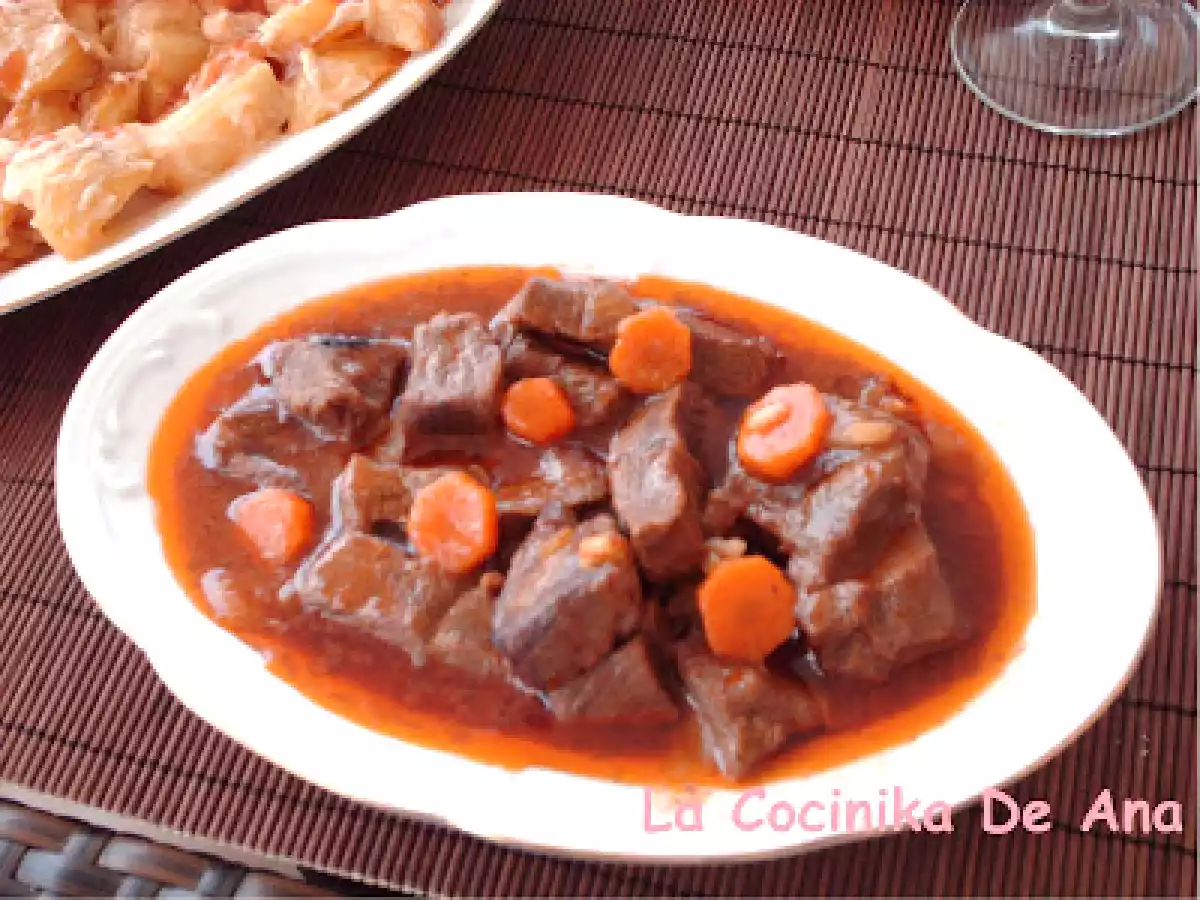 Jarrete de ternera en salsa con patatas a la brava - foto 2