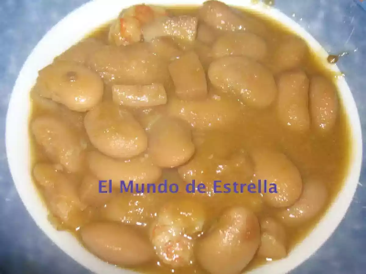 Judias blancas con choco y langostinos