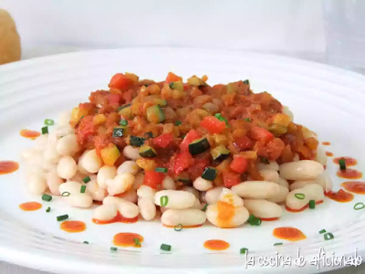 Judías blancas con pisto de sobrasada