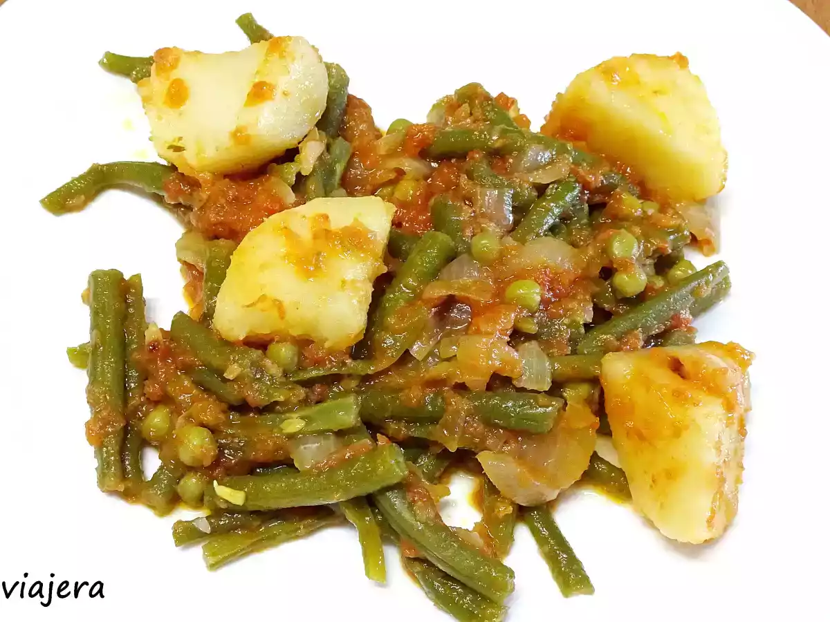 Judías bobby con tomate y guisantes