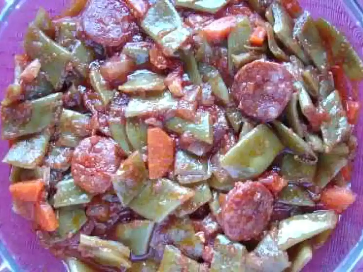 JUDÍAS GUISADAS CON CHORIZO
