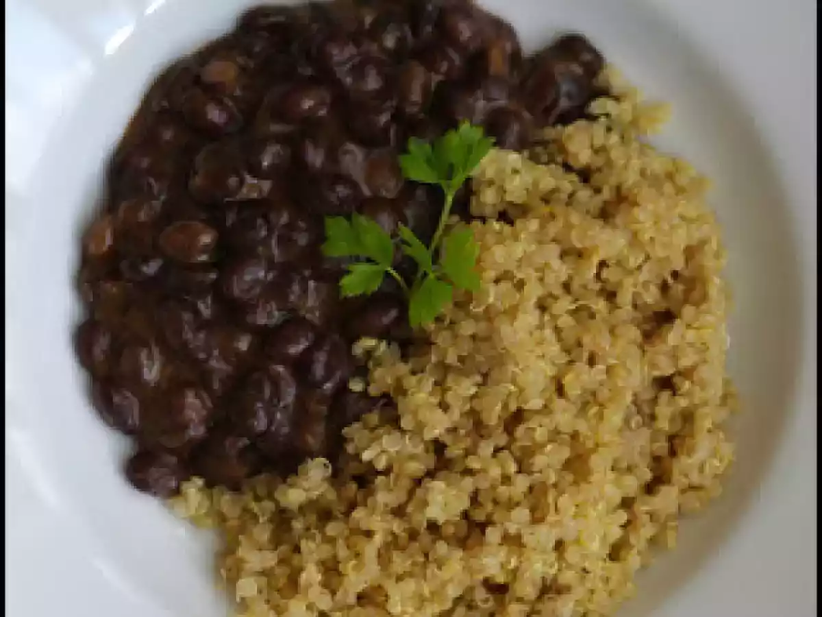 Judías negras con quinoa y cebolla - foto 2