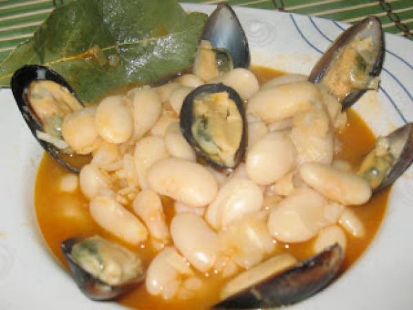 Judiones de la granja con mejillones