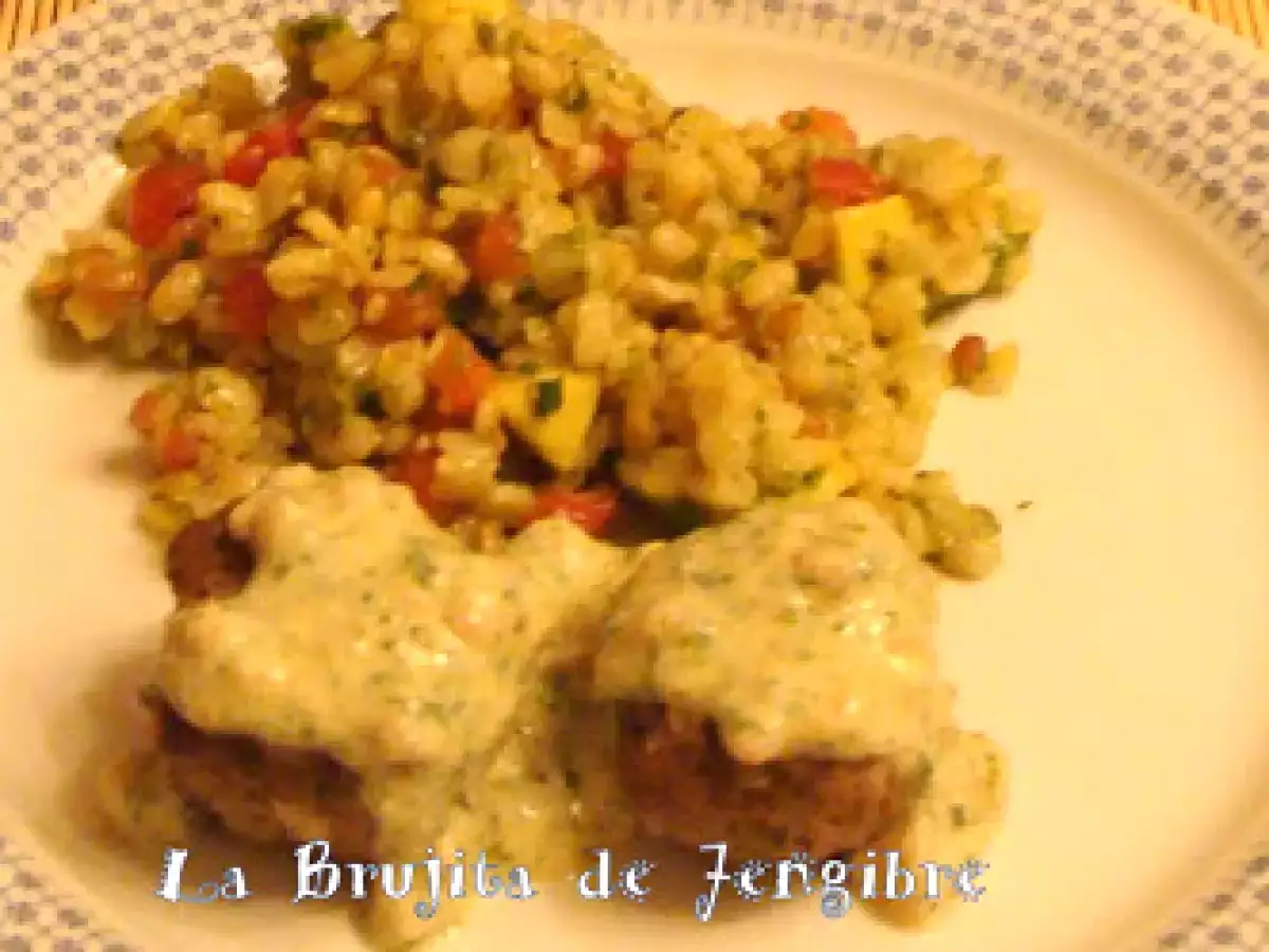 KOFTAS CON SALSA DE YOGURT...UN HECHIZO PERFECTO!!!