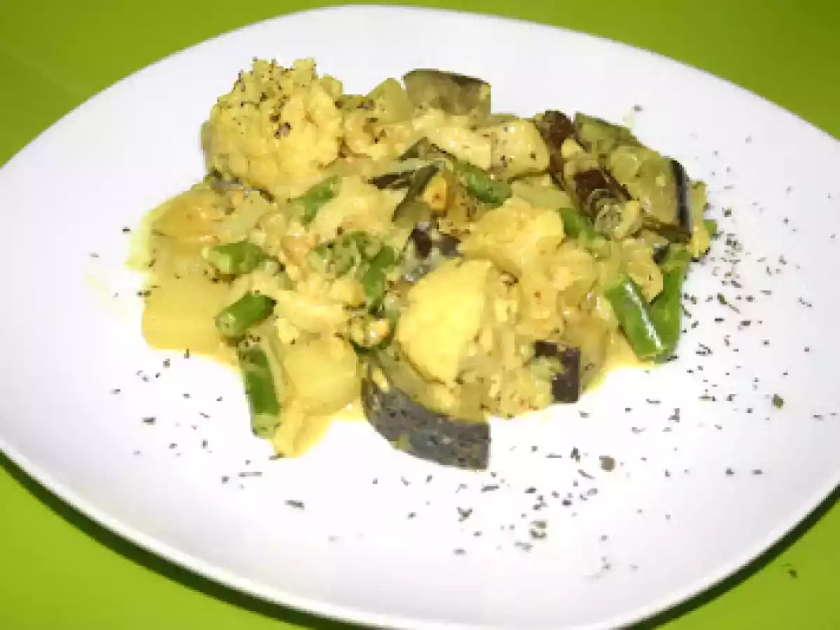 Korma de coliflor, berenjena y judias verdes.