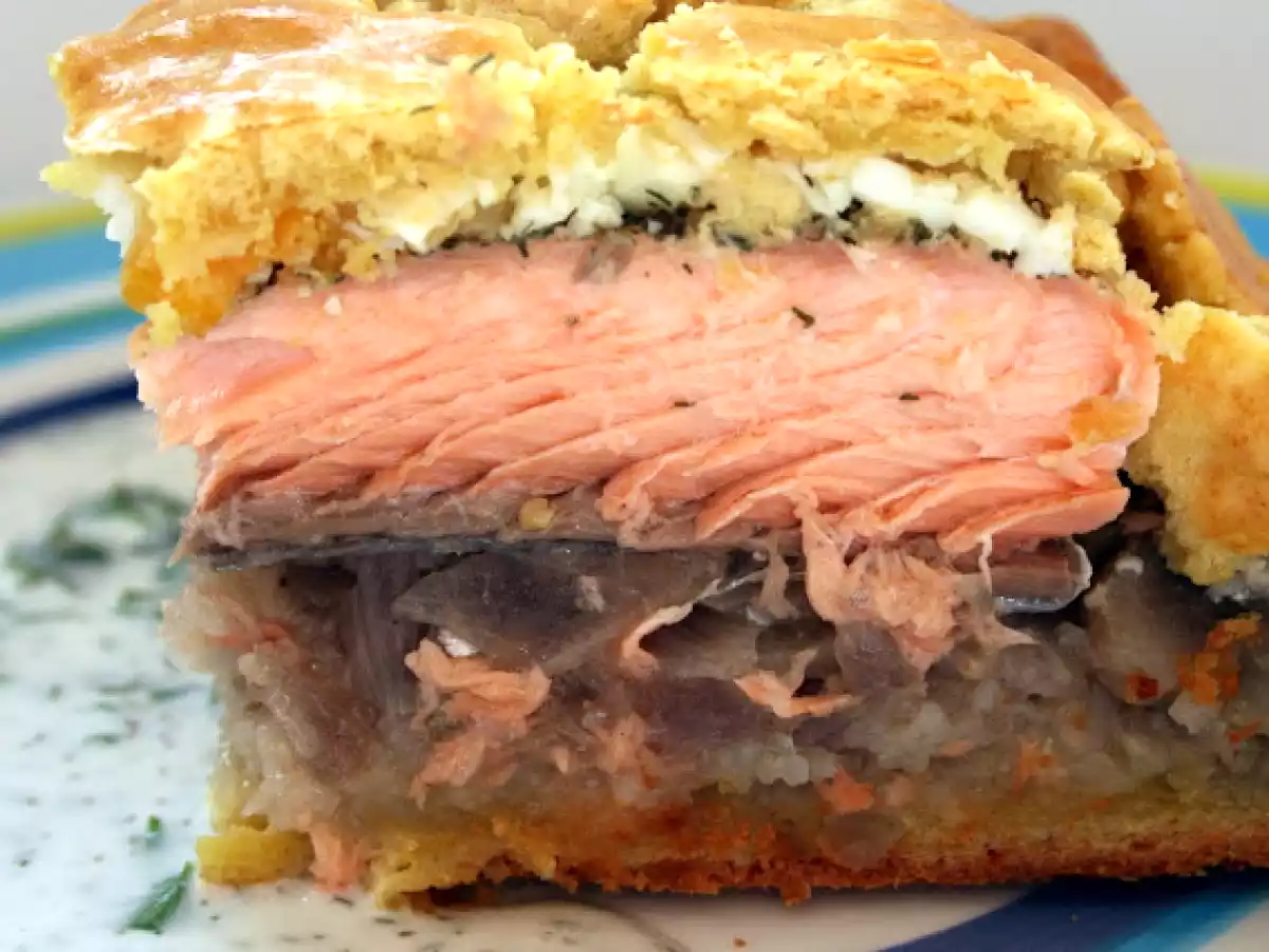 Kulibiak Pastel de salmon Ruso