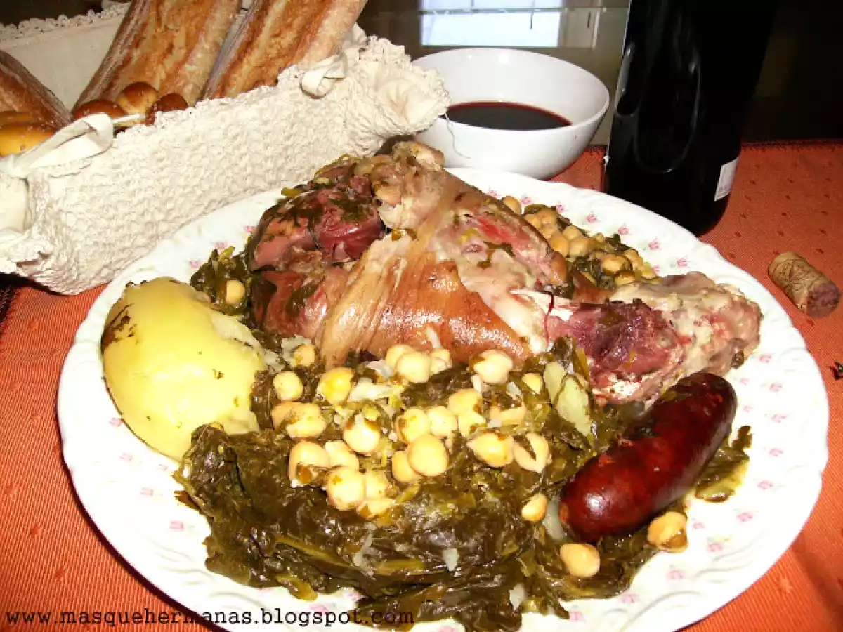 LACÓN CON GRELOS Y GARBANZOS el Hostal