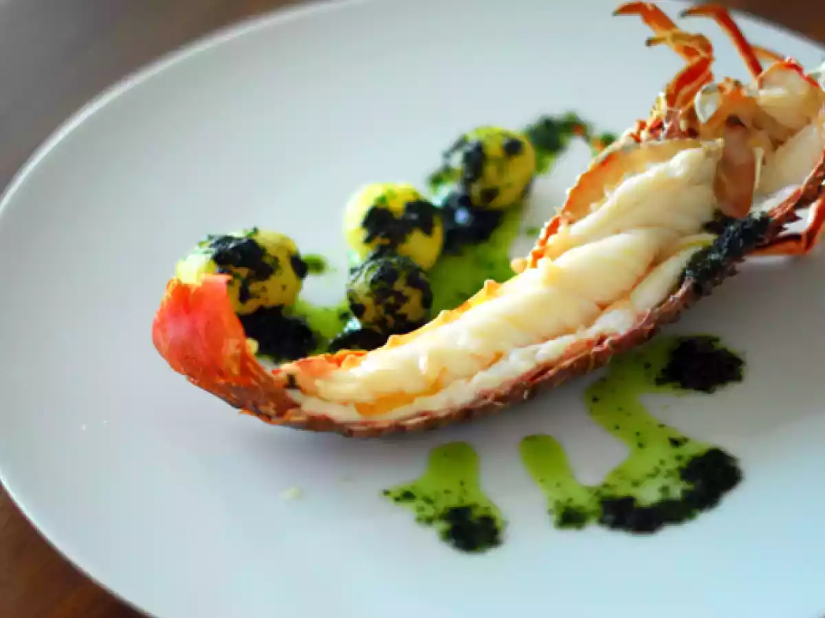 Langosta con salsa pesto y borrajas