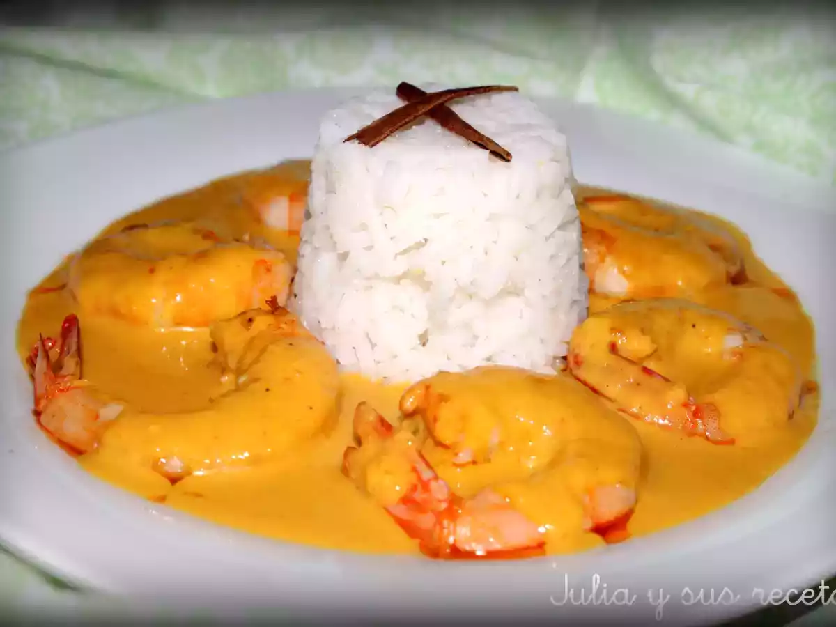 Langostinos al curry con arroz a la canela
