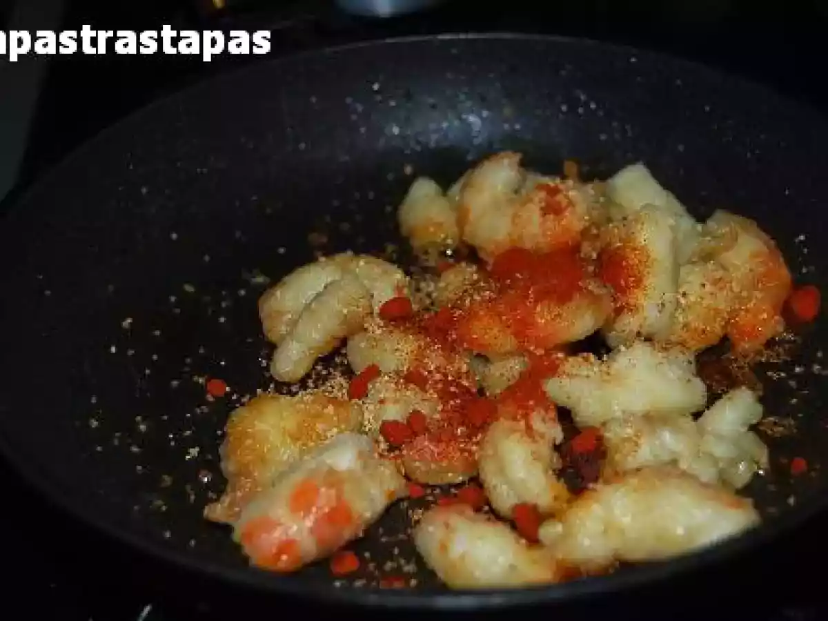 Langostinos y aguacates con salsa rosa a la antigua