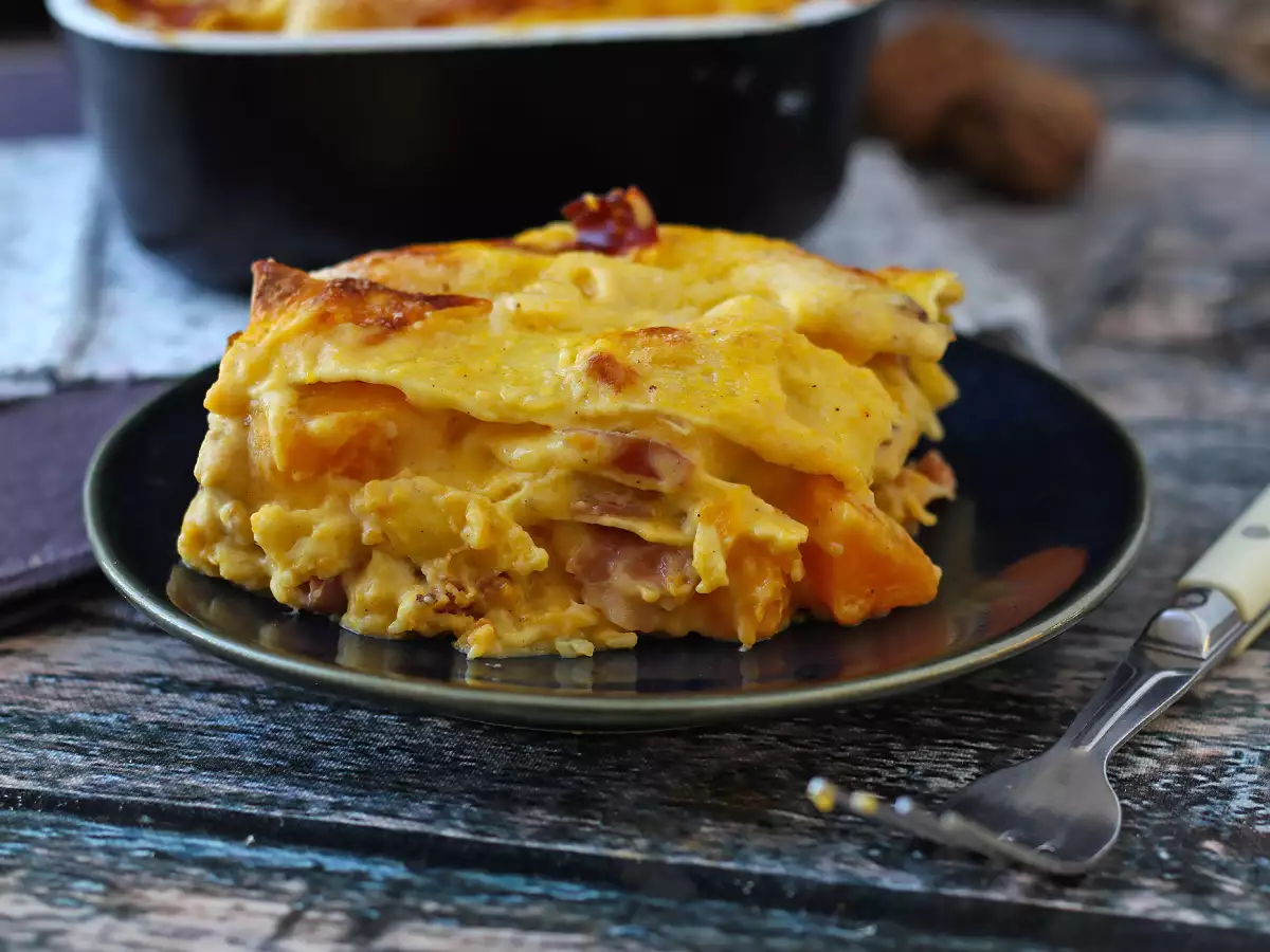 Lasaña de calabaza, speck y nueces: cremosa y con un punto crujiente
