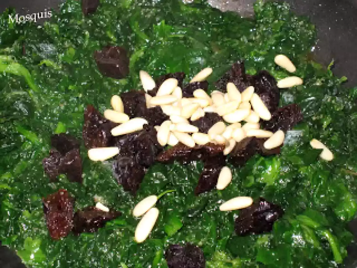 Lasaña de espinacas, carne, piñones y pasas - foto 2