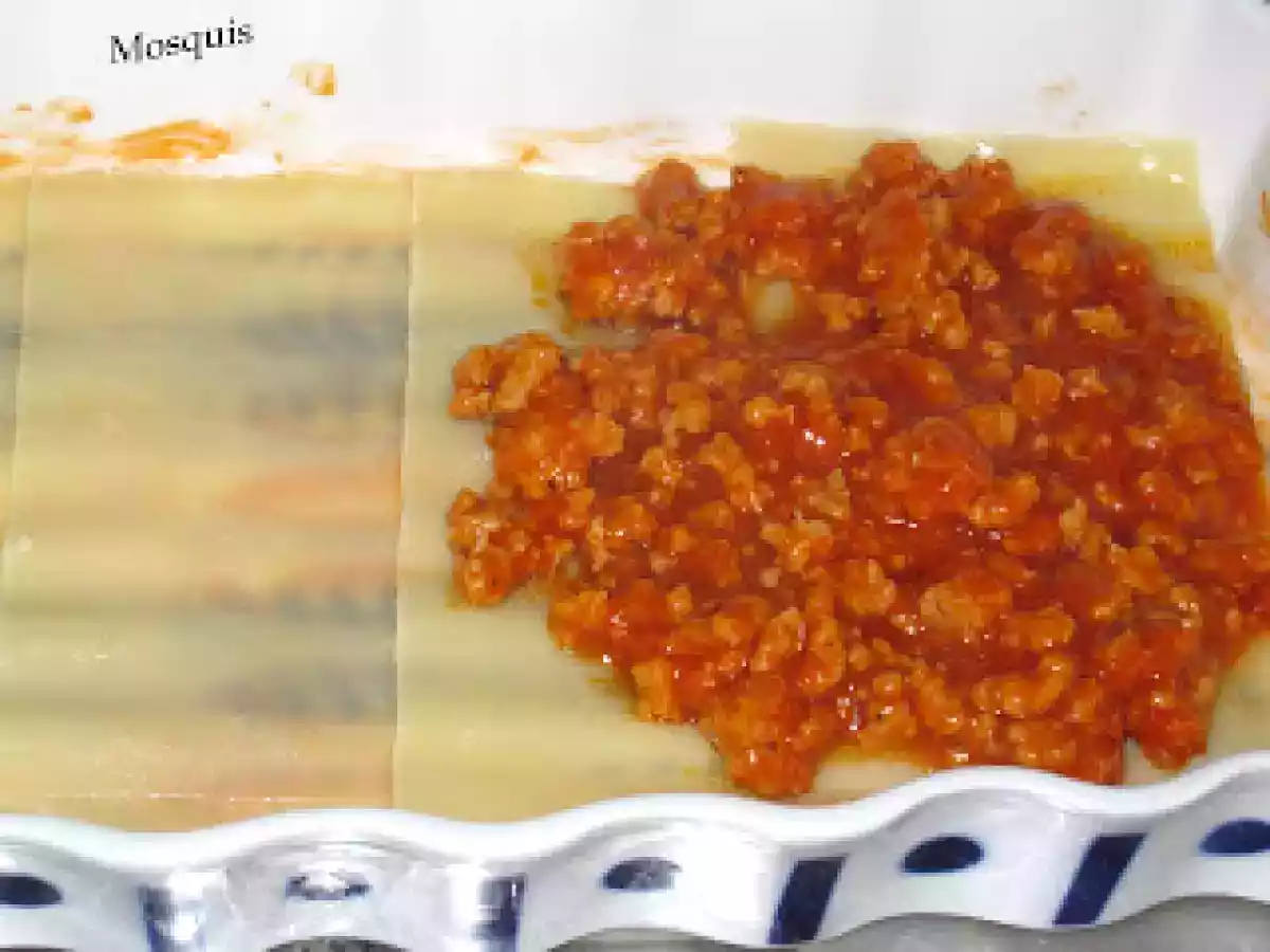 Lasaña de espinacas, carne, piñones y pasas - foto 5