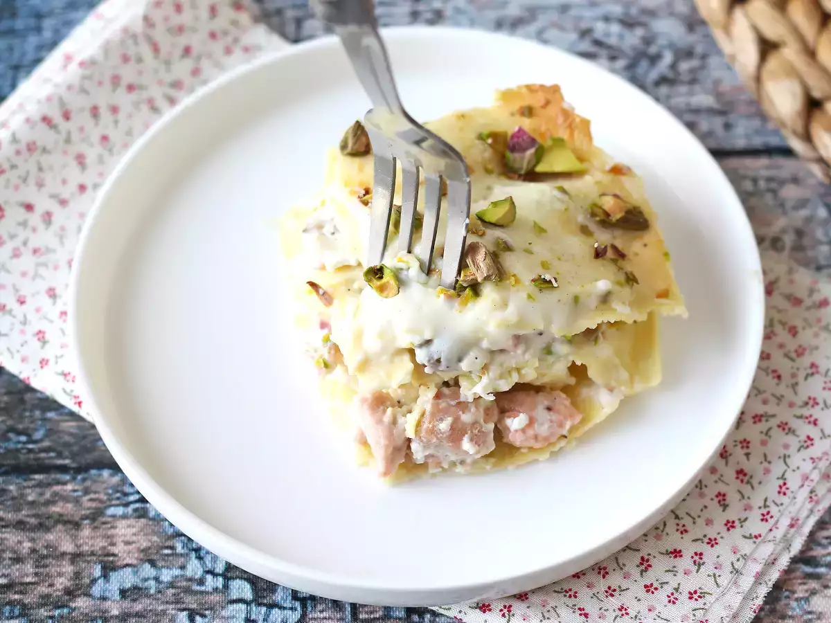 Lasaña de salmón con burrata y pistachos: fácil, elegante y muy cremosa - foto 6