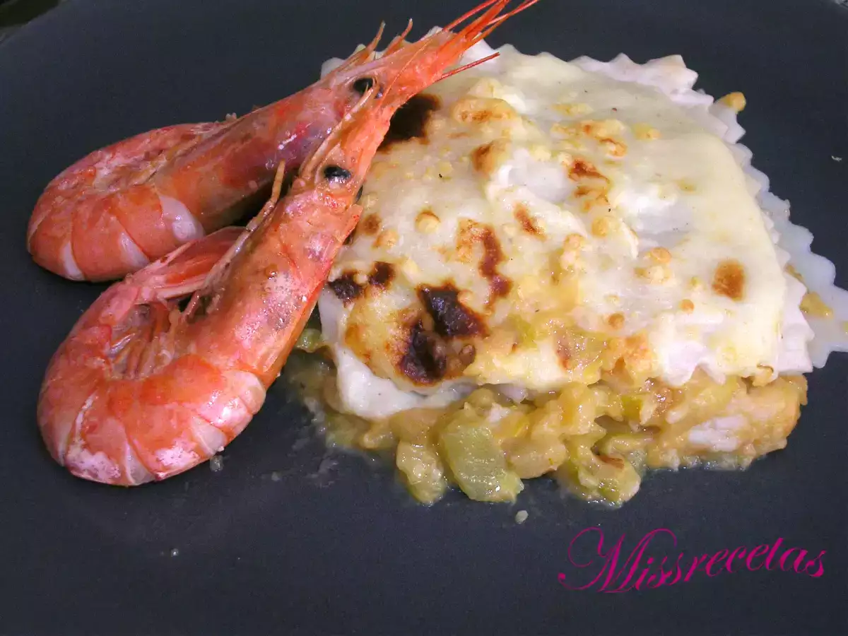 Lasaña de verduras, pescado y gambas