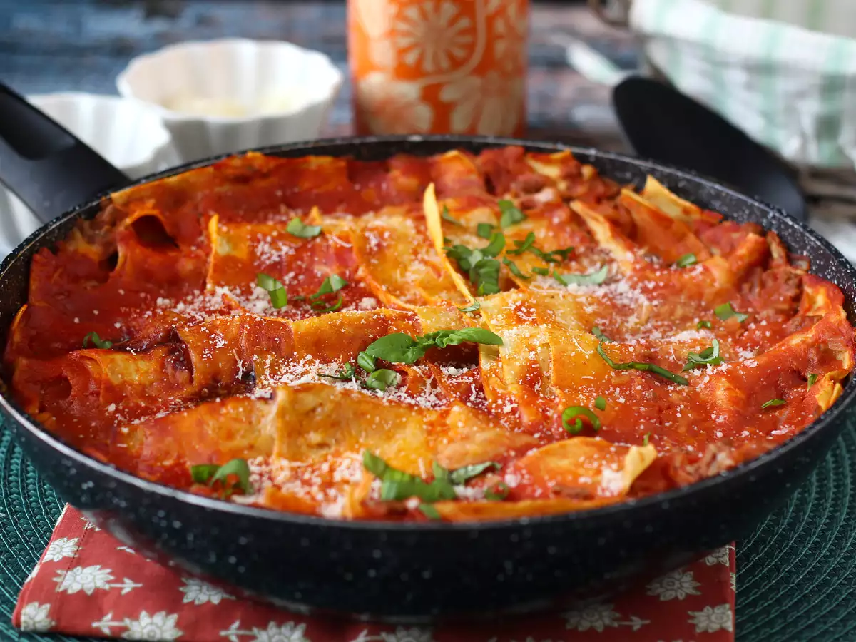 Lasaña en sartén de carne y tomate: lista en 35 minutos - foto 2