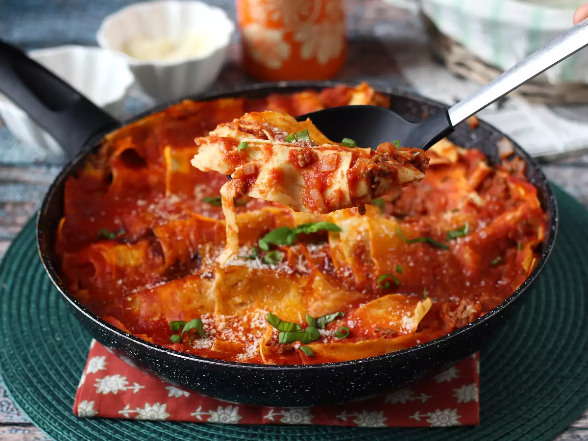 Lasaña en sartén de carne y tomate: lista en 35 minutos - foto 3