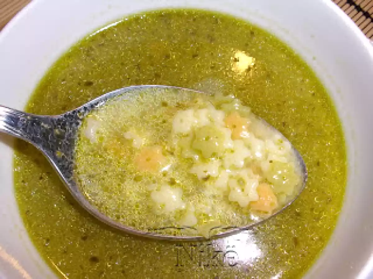 LAVADO DE CARA: SOPA DE ESTRELLITAS AL PESTO
