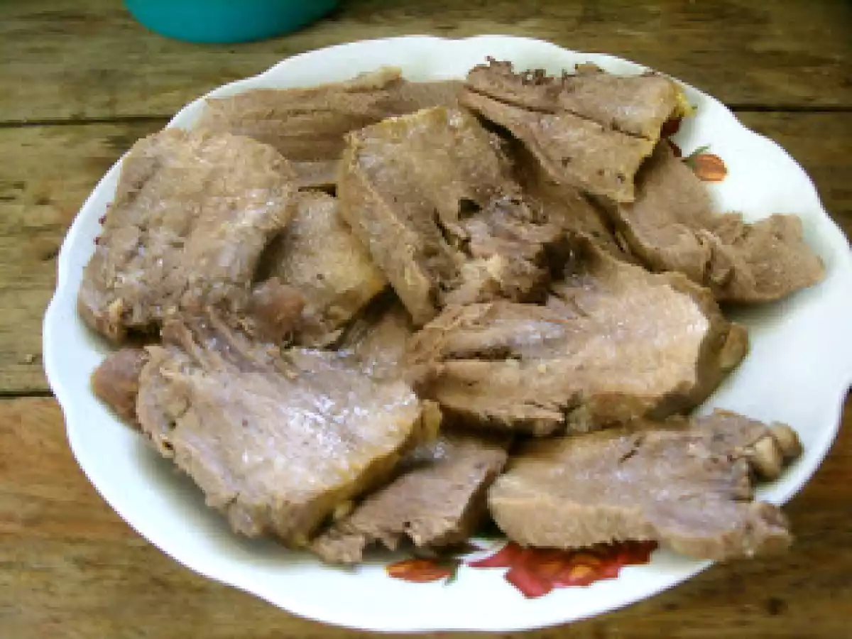 LENGUA EN SALSA CON VERDURAS