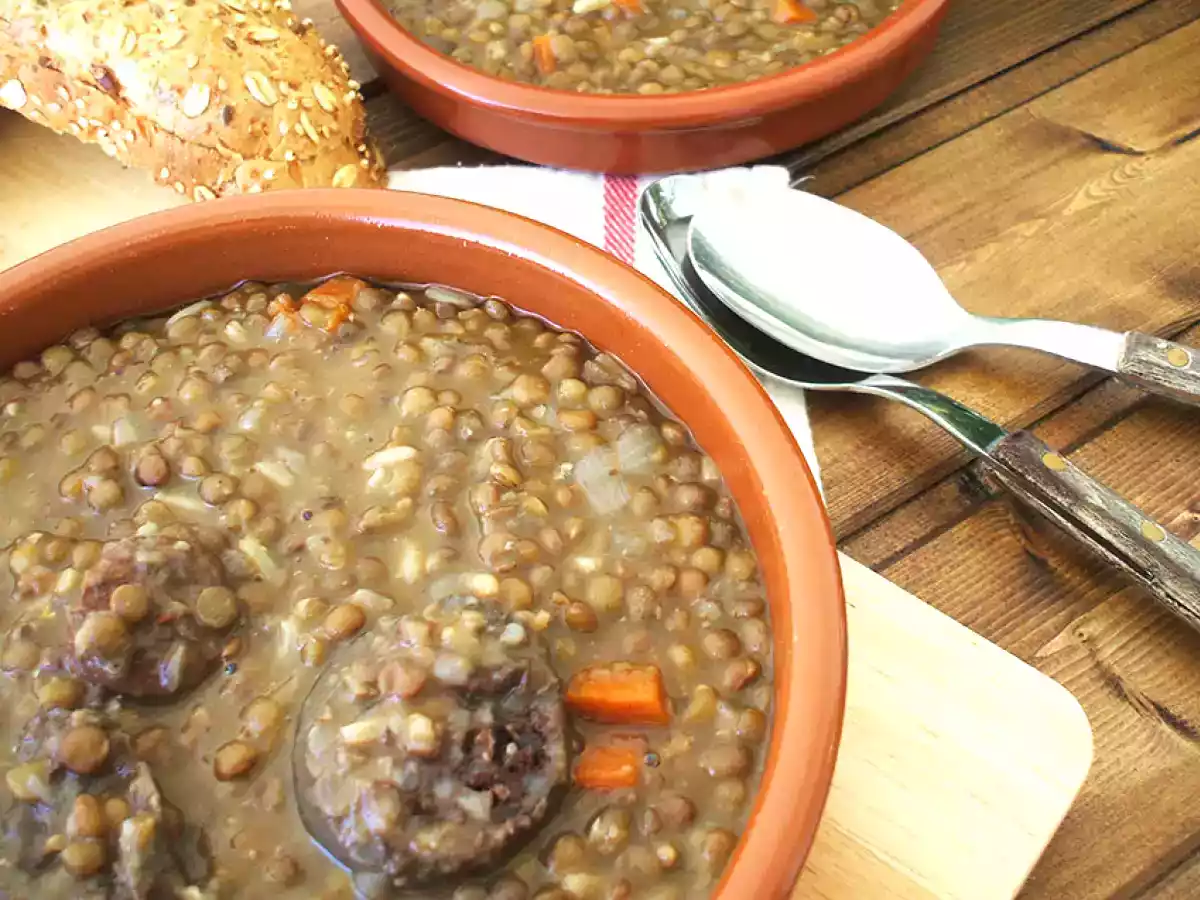Lentejas con chorizo y morcilla