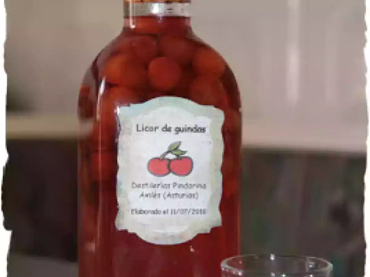 LICOR DE GUINDAS